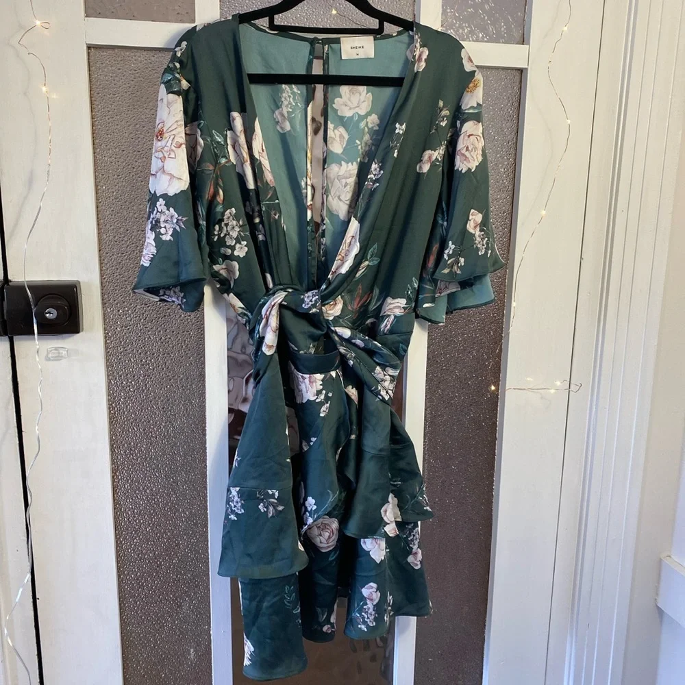 Sheike Floral Romper - Picture 1 of 4